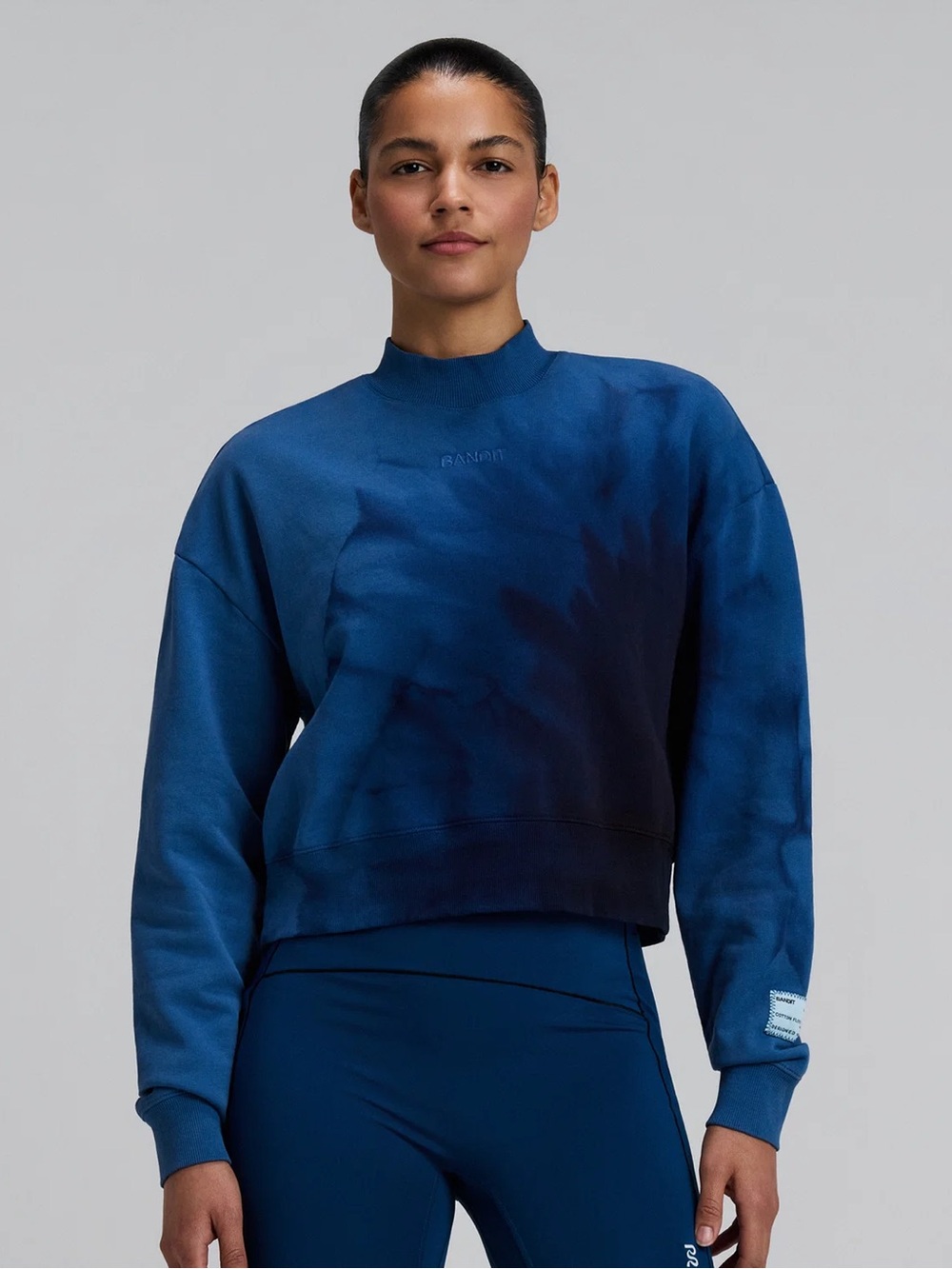Bandit running women’s cropmock pullover in Aegean blue wave print - L